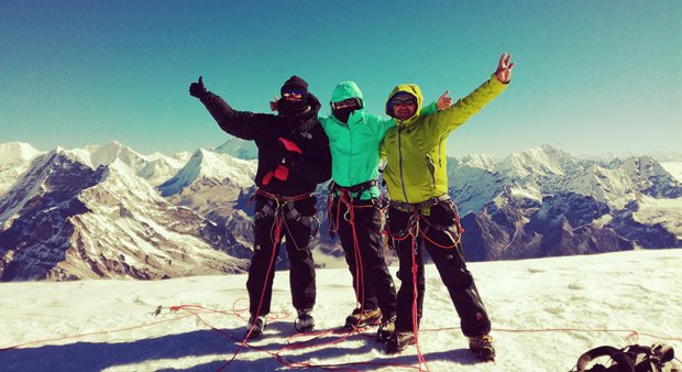 mera peak climbing tour